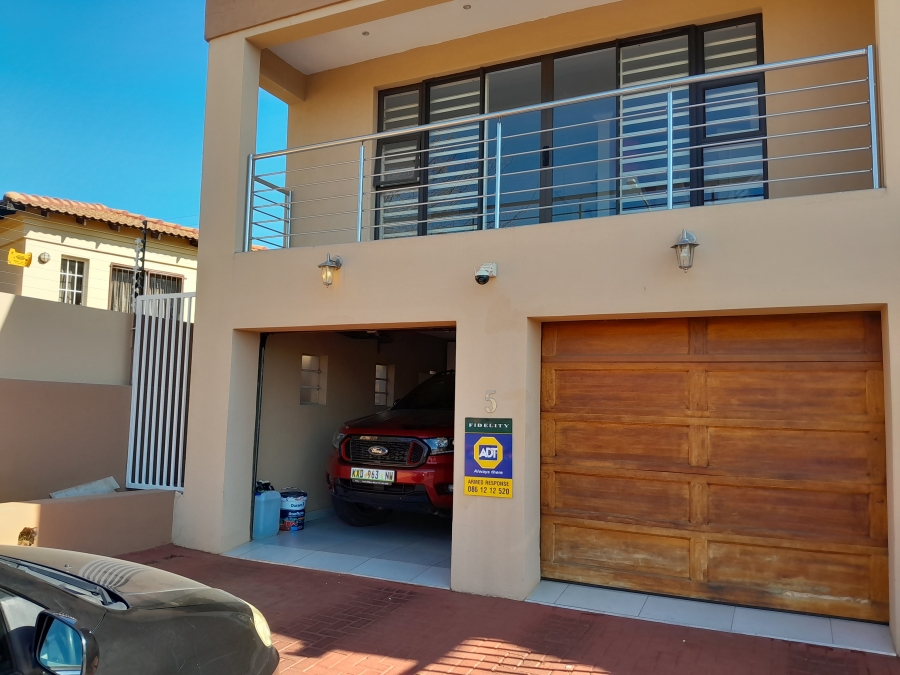 3 Bedroom Property for Sale in Safari Gardens North West